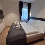 Klazary U Zumberka - Terasove Апарт-отель Kamenna